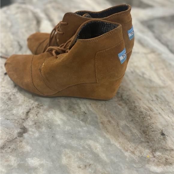 EUC Tom’s women leather lace up shoes - Picture 5 of 6